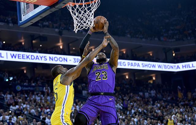 流言板熱議，奇兵馬達爾閃耀全場，15中7砍下17分4籃板3助攻2搶斷