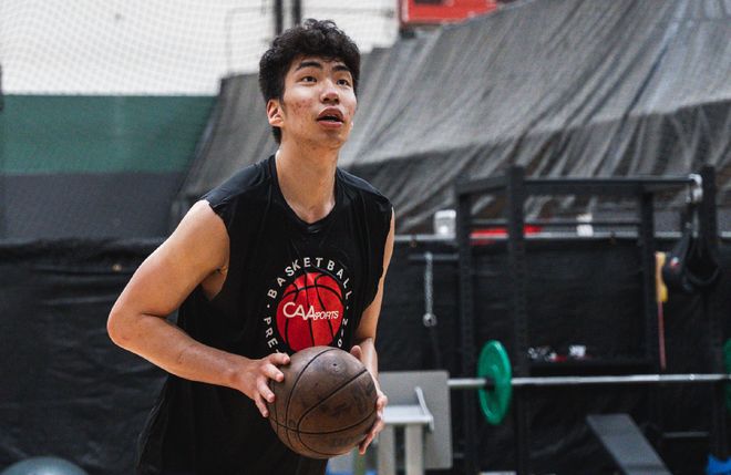 NBA八強(qiáng)戰(zhàn)韓國，郭士強(qiáng)面臨挑戰(zhàn)，棄用余嘉豪，重用一人成關(guān)鍵