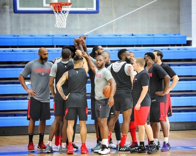 斯盧茨基巧妙布陣，四外援首發(fā)應對吳曦、蔣圣龍缺席——NBA賽場矚目之戰(zhàn)