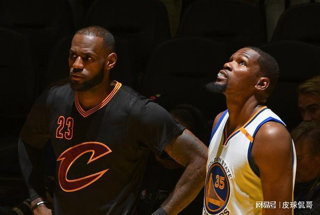 當詹姆斯與KD思維同步，NBA賽場上的無聲較量與創(chuàng)意Memes的狂歡