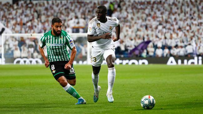 西甲新篇章，皇馬上半場(chǎng)八次越位追平歷史紀(jì)錄背后的戰(zhàn)術(shù)解析與啟示