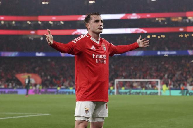 費內(nèi)巴切引進阿克圖爾科格魯進入最后階段，目標明晚前敲定