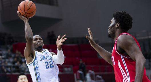 國家德比熱血來襲，傳奇球星薩維奧拉全國影院亮相，引爆籃球熱潮