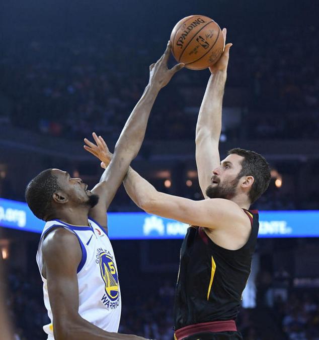 夏聯(lián)表現(xiàn)平平的他，非洲杯首戰(zhàn)驚艷全場，摸籃板上沿之人閃耀賽場