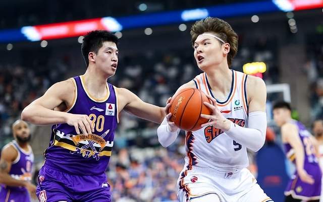 北控內(nèi)線實(shí)力大增，易立確認(rèn)球隊(duì)內(nèi)線雄厚，第三外援即將加盟