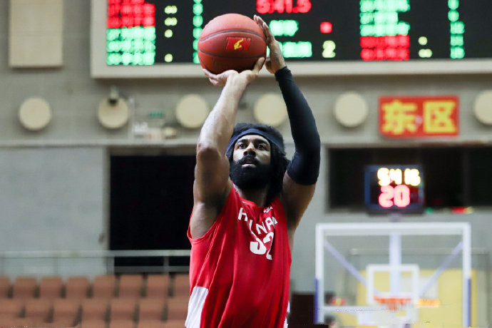 北控內(nèi)線實(shí)力大增，易立確認(rèn)球隊(duì)內(nèi)線雄厚，第三外援即將加盟