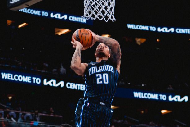 瓦格納展現(xiàn)全面實(shí)力，搶斷暴扣加單挑三分，獨(dú)得21分驚艷全場