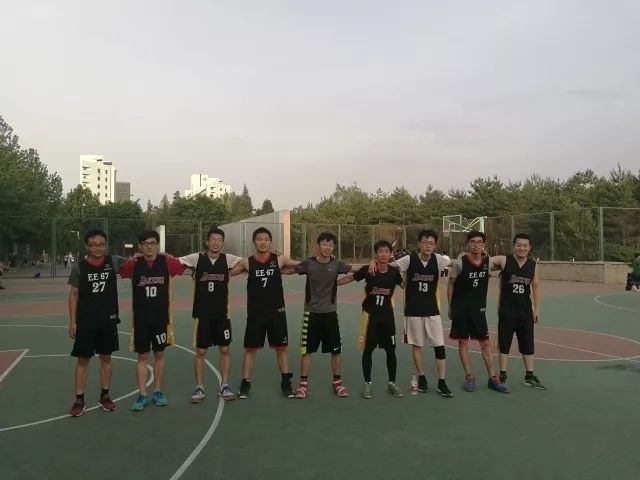 巨虧13億曝光后，籃球界大佬賣豪宅還債，背后的故事引人深思