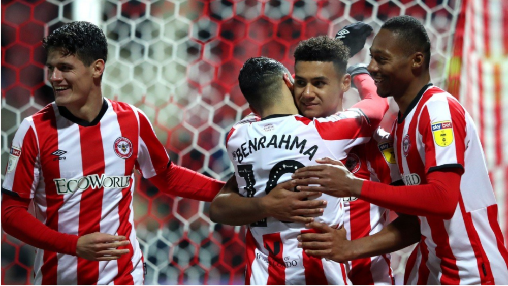 熱刺訓(xùn)練場(chǎng)新動(dòng)態(tài)，主帥弗蘭克引領(lǐng)潮流，籠式網(wǎng)球場(chǎng)地成新寵