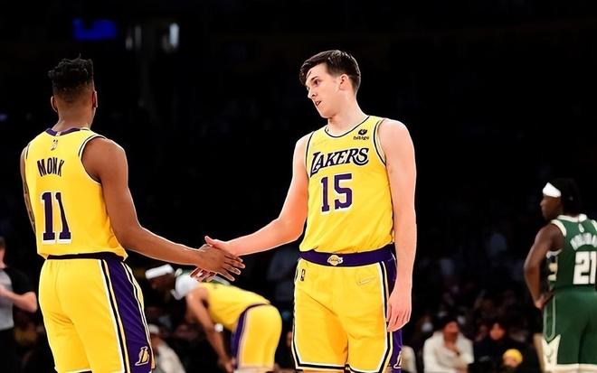 蘇群，克內克特即插即用閃耀全場，湖人三分球曙光再現(xiàn)