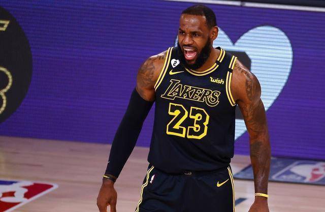 威廉姆斯展翅高飛，無(wú)懼對(duì)抗的快攻反擊，霸氣打進(jìn)2+1