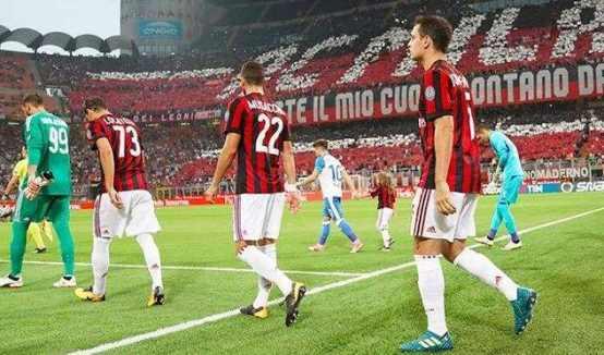 費(fèi)內(nèi)巴切展開(kāi)行動(dòng)，目標(biāo)瞄準(zhǔn)阿森納邊衛(wèi)津琴科，轉(zhuǎn)會(huì)風(fēng)云再起