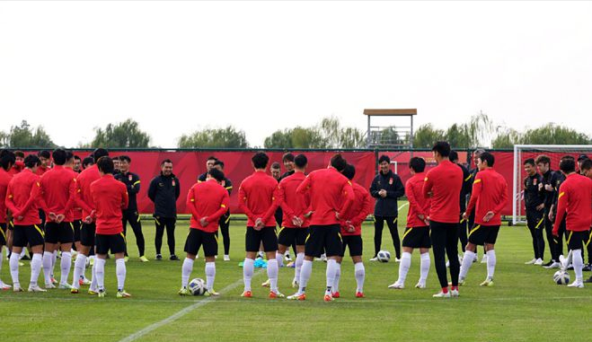 國足霸氣破印尼，三軍齊心力壯心，媒體人盛贊，中國男兒展現(xiàn)英勇風采！