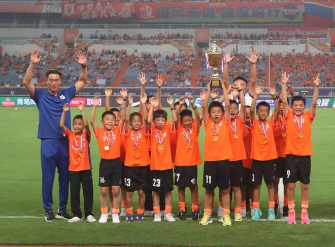 山東省泰山小將數(shù)選未來(lái)足球精英賽盛大開(kāi)幕，熱血足球夢(mèng)啟航！