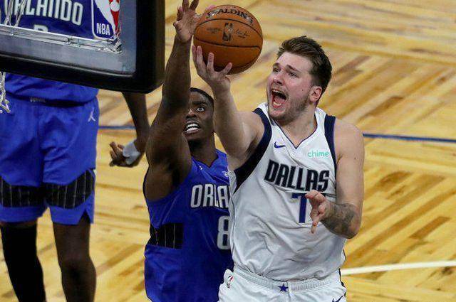 東契奇半場狂飆，NBA流言板燃起，獨得26分引領(lǐng)達拉斯獨行俠勢如破竹