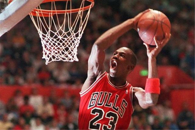 NBA騙犯規(guī)行為引熱議，媒體發(fā)布視頻揭示真相