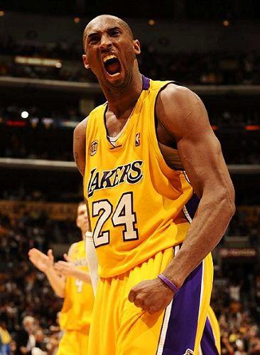 科比雕像在湖人主場翻新期間受到嚴(yán)密保護(hù)，守護(hù)傳奇的堅(jiān)定決心