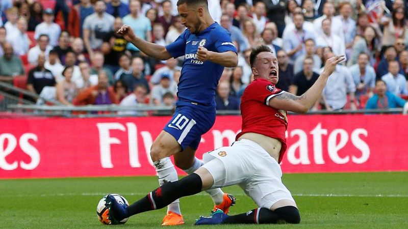 建議，林德洛夫轉(zhuǎn)會(huì)傳聞再起，勒沃庫森與曼聯(lián)后衛(wèi)林德洛夫的談判進(jìn)展