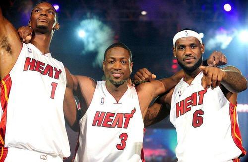 勇士瞄準(zhǔn)超級三巨頭，NBA媒體熱議5換1交易大計劃，全力沖刺下賽季冠軍