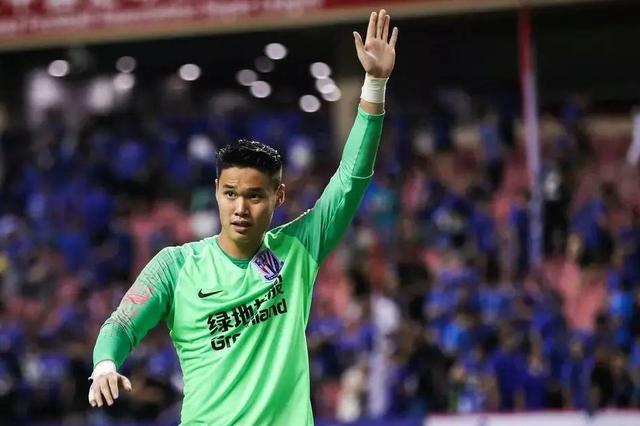 維卡里奧神撲救再現(xiàn)，鮑文邊路傳中引發(fā)庫(kù)杜斯勁射考驗(yàn)