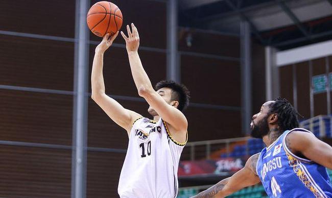 米勒外線神準(zhǔn)，20中10獨(dú)攬26分5籃板，再現(xiàn)經(jīng)典三分球風(fēng)采