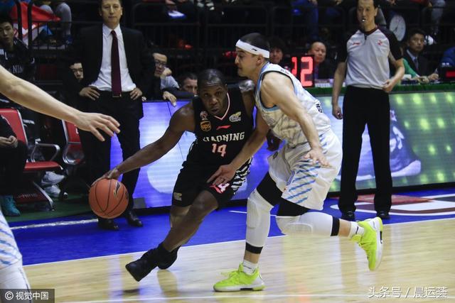 米勒外線神準(zhǔn)，20中10獨(dú)攬26分5籃板，再現(xiàn)經(jīng)典三分球風(fēng)采