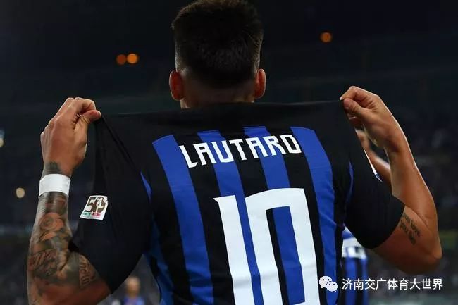 波利塔諾禁區(qū)造點(diǎn)顯神通，K77點(diǎn)球魔法騙過門將命中目標(biāo)