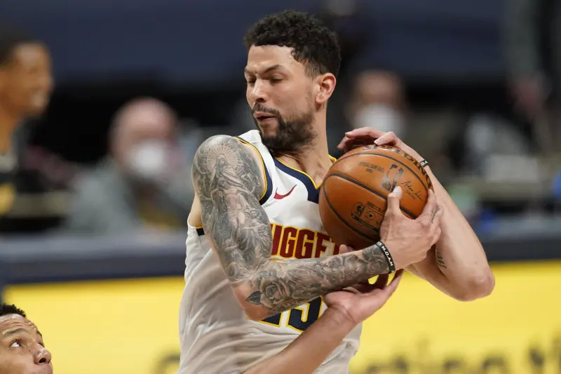 小里弗斯引發(fā)爭(zhēng)議風(fēng)暴，杜蘭特碾壓詹姆斯，武器庫(kù)之深淺顯差距