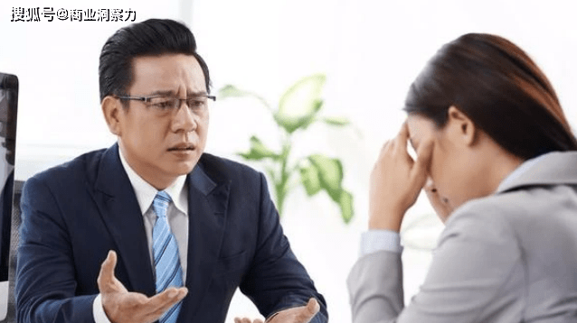 多虧老板一句話，小伙逆襲登門致謝，一段感人至深的職場故事