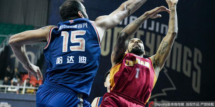 吳前手感起伏不定，仍展現(xiàn)巨星風(fēng)采，14中5貢獻(xiàn)17分與驚艷的11助攻