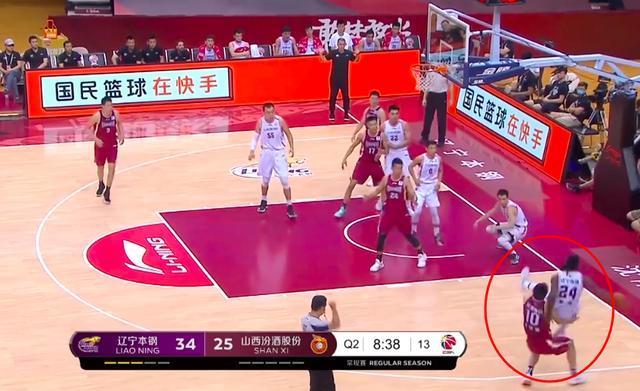 趙睿面臨挑戰(zhàn)，表現(xiàn)起伏引熱議，球迷攻擊讓他動搖，差點放棄籃球夢