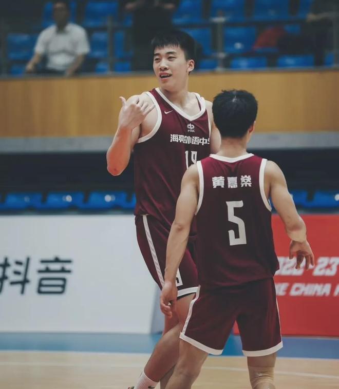 王俊杰引領(lǐng)中國男籃新篇章，更多新星閃耀，未來何愁？