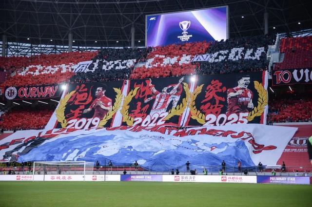 三星堆榮光映照蓉城主場(chǎng)，NBA隊(duì)史亞冠首秀，巨幅TIFO展現(xiàn)籃球傳奇之旅