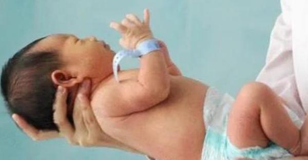 攝影店用粉藍(lán)相框暗示胎兒性別被罰，尊重生命，摒棄性別歧視