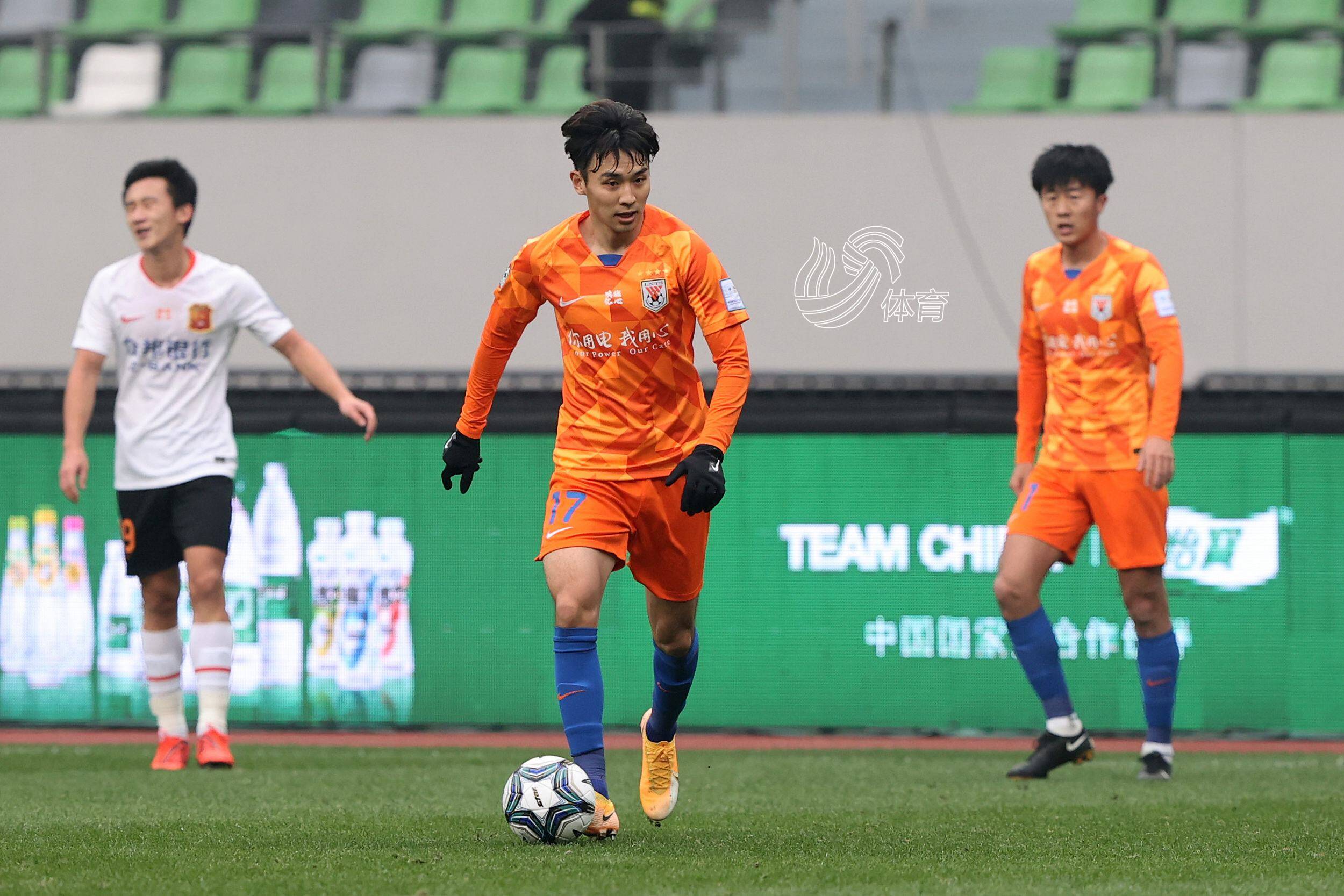 唐田與崔導(dǎo)的籃球智慧，決策與執(zhí)行的藝術(shù)，泰山隊(duì)五后衛(wèi)戰(zhàn)術(shù)的寬度戰(zhàn)略