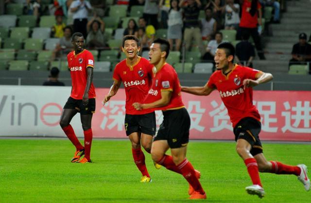 王國明的鐵壁神撲，命硬扛打，今夜鑄就河南足球榮耀史冊的輝煌篇章