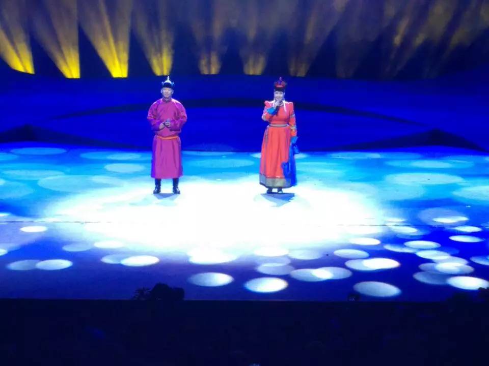 草原上的紙片舞，一場(chǎng)跨越性別與年齡的狂歡