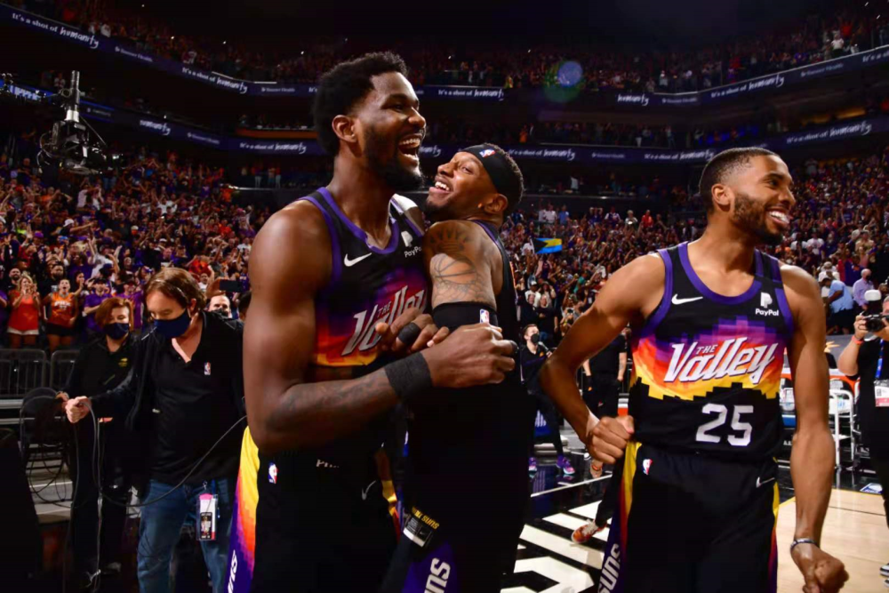 詹姆斯不再發(fā)信息引熱議，對艾頓沉默背后隱藏的真實(shí)態(tài)度