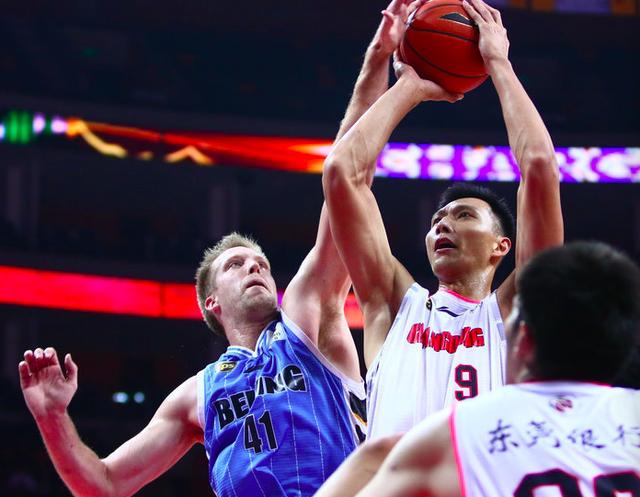 首屆CBA俱樂(lè)部杯第一階段比賽盛大揭幕，今年11月12日點(diǎn)燃戰(zhàn)火