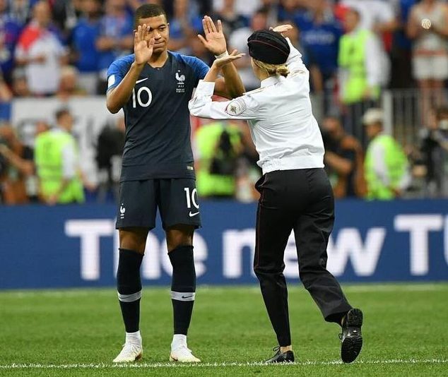 埃德森親臨土耳其，熱情費(fèi)內(nèi)巴切球迷熱烈迎接