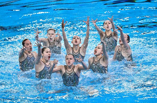 奧運(yùn)冠軍成都上特別體育課分享中國(guó)花樣游泳拼搏故事