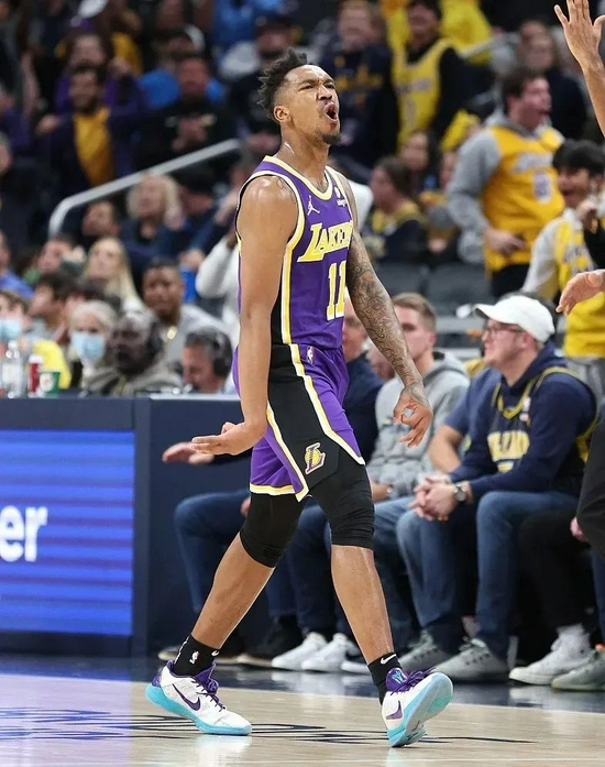 蒙克狀態(tài)低迷，NBA賽場狂打鐵——12投僅中2記三分，表現(xiàn)引關注