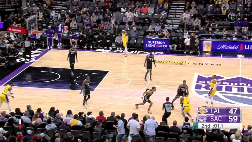 蒙克狀態(tài)低迷，NBA賽場狂打鐵——12投僅中2記三分，表現(xiàn)引關(guān)注