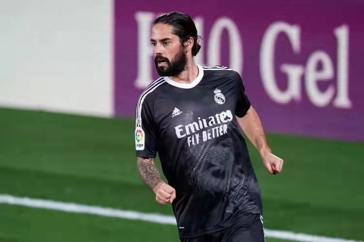 建議，利物浦與皇馬財(cái)務(wù)投入相當(dāng)，皇馬面臨球員轉(zhuǎn)售困境