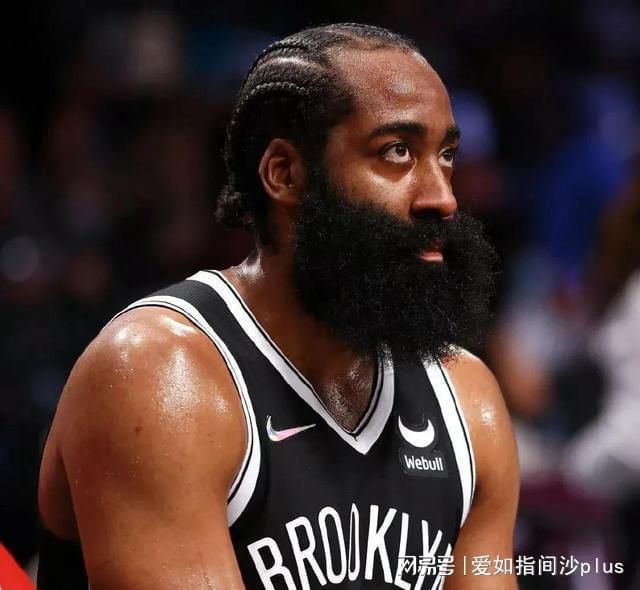 雷吉的獨(dú)特風(fēng)采，護(hù)目鏡下的籃球巨星之光