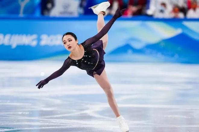 庫茲馬與女友共賞F1摩納哥大獎賽，體育界的金童玉女亮相賽場之外