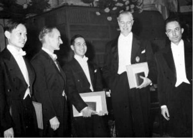 重溫楊振寧李政道諾貝爾獎(jiǎng)?lì)C獎(jiǎng)現(xiàn)場(chǎng)，一段跨越時(shí)空的傳奇對(duì)話