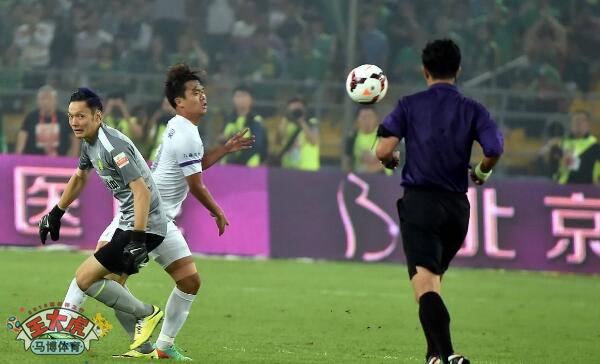 建議，印尼隊(duì)長(zhǎng)動(dòng)作過(guò)火！蔣圣龍?jiān)鈴V告牌危機(jī)險(xiǎn)象環(huán)生，黃牌警告難逃