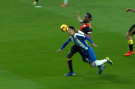 建議，印尼隊(duì)長(zhǎng)動(dòng)作過(guò)火！蔣圣龍?jiān)鈴V告牌危機(jī)險(xiǎn)象環(huán)生，黃牌警告難逃