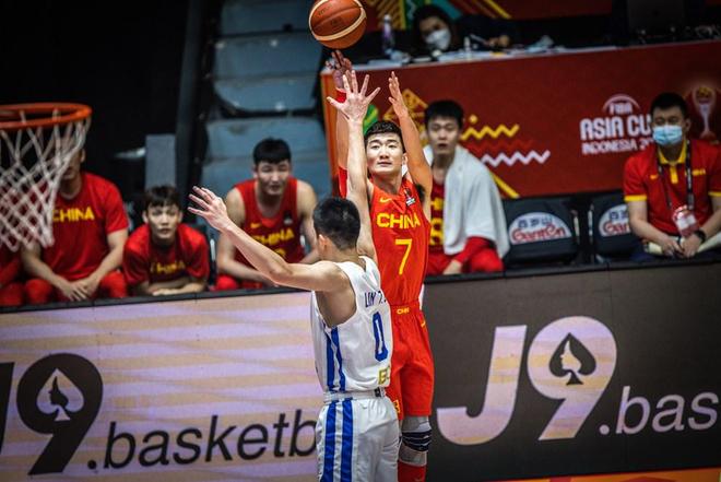 韓國開局展現(xiàn)靈動風采，中國男籃尋求殺傷之力，攻防之間的挑戰(zhàn)與希望